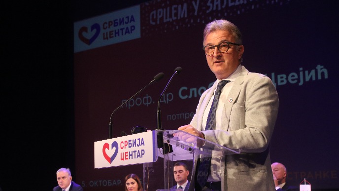 Vučić u paralelnoj stvarnosti