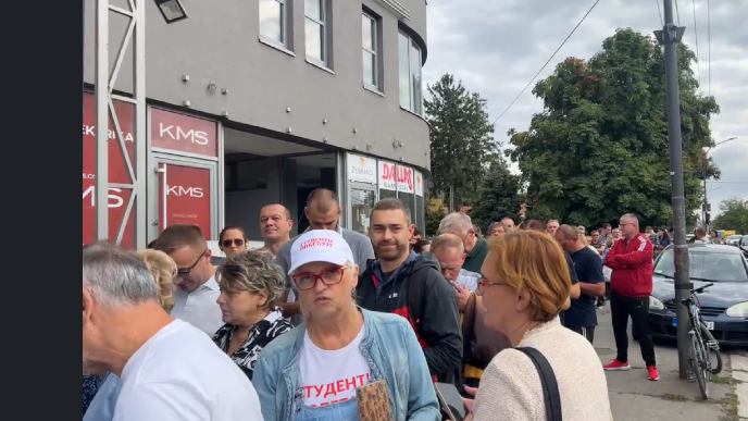 Od jutros redovi za potpise