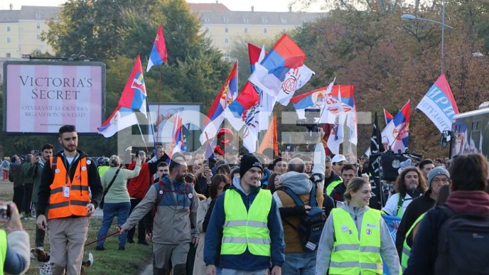 Beograđani pešače na skup
