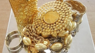 Zaplenjeno 800 grama zlata