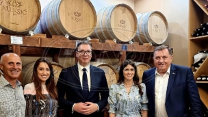 Vučić i Dodik u vinariji