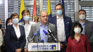 Vučić brani Koluviju