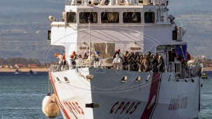 Utopilo se 70 migranata 