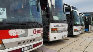 Oštećeno šest autobusa