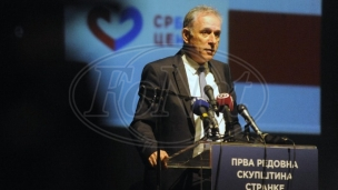 A Vučić je nosio hulahopke