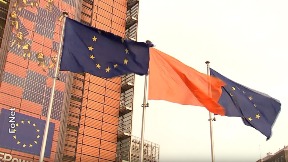 Istaknuta narandžasta zastava