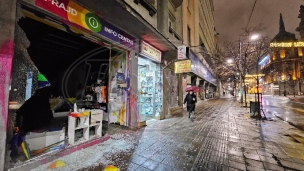 Polomljen izlog Prajd Info Centra